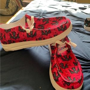 Canvas shoes